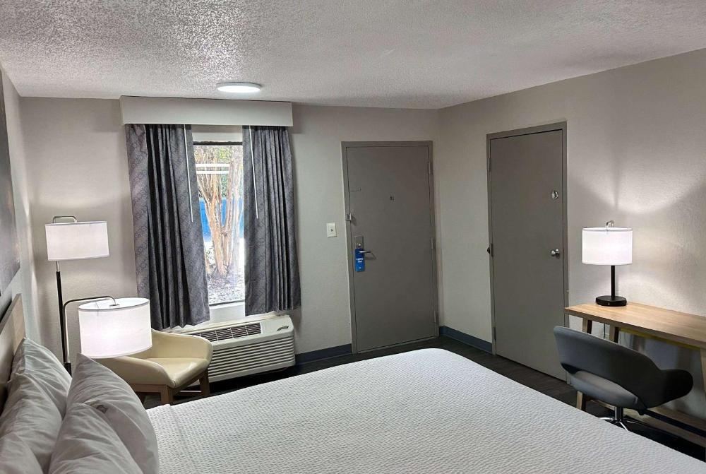 Days Inn by Wyndham Columbia NE Fort Jackson